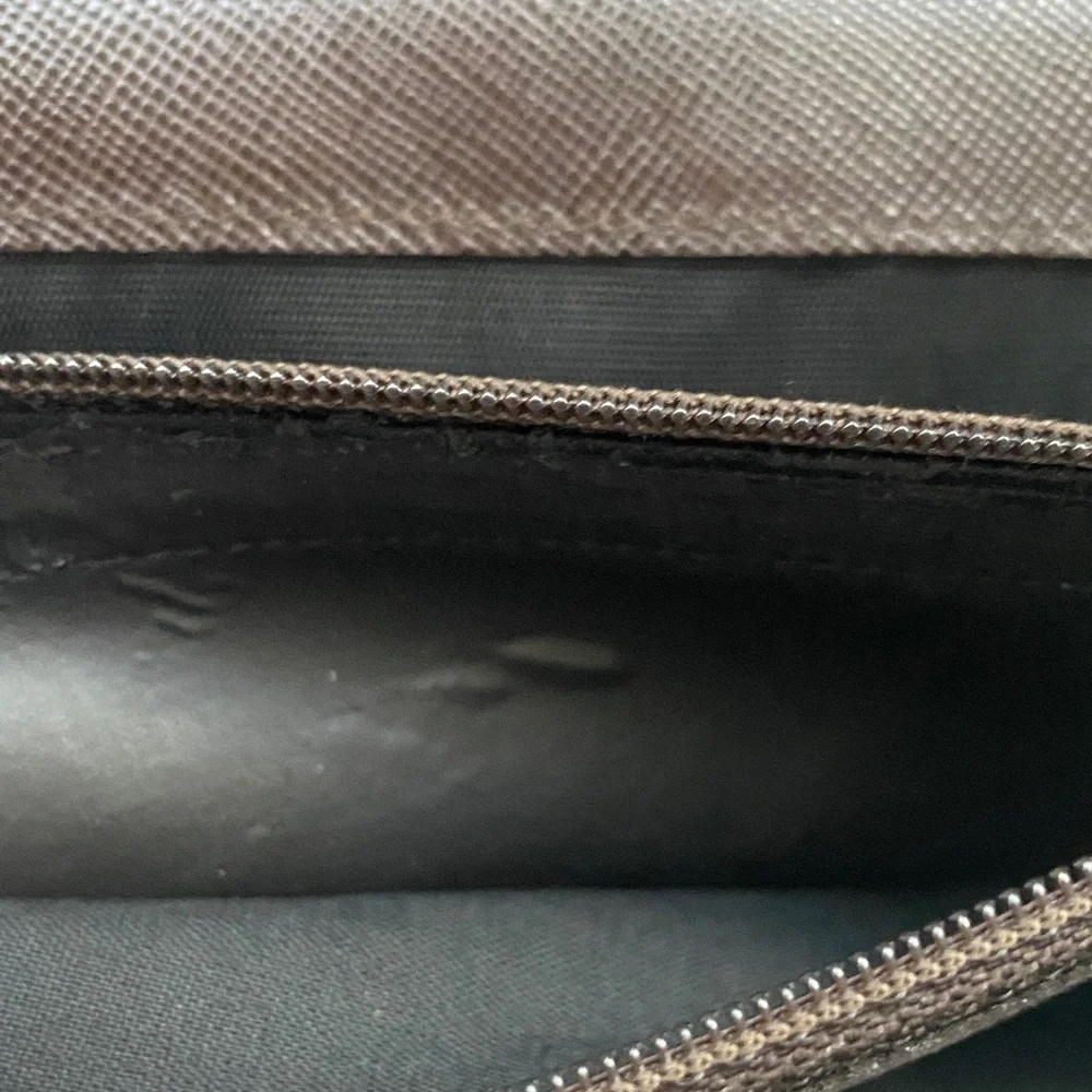 Salvatore Ferragamo Deep brown leather wallet with gold accent - Picture 11 of 16